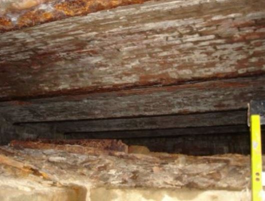 an image of a crawl space attic for pest control infestations in san pablo, ca